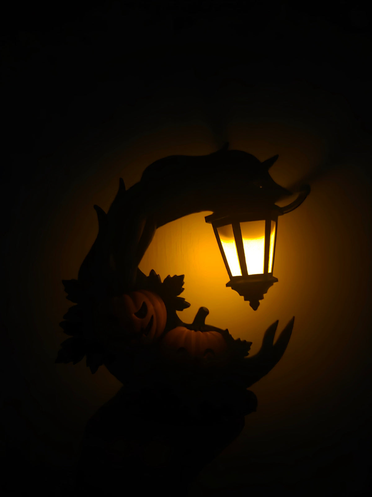 DJM 3D SHOP Halloween light with colorful LED function lights, perfect for spooky Halloween decorations and ambient lighting.