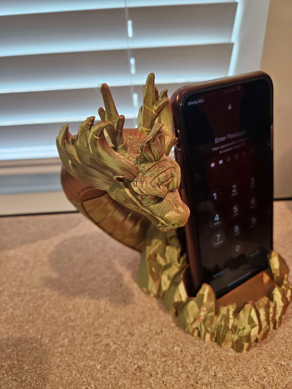 Dragon holder phone image 8