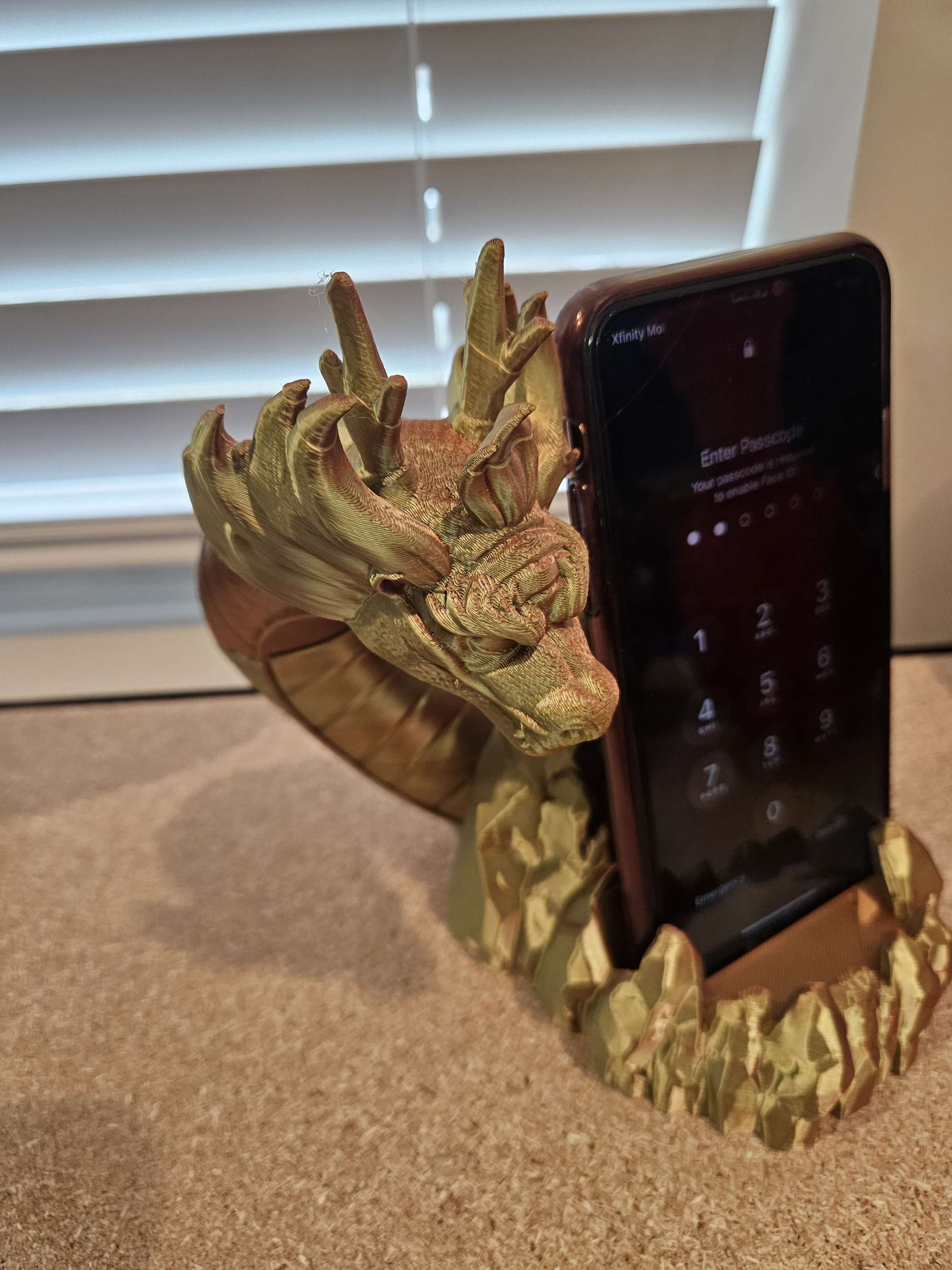 Dragon holder phone image 8