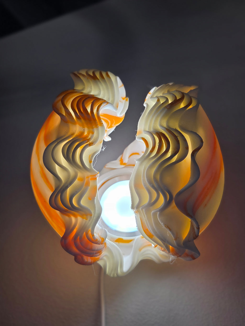 O11-s Ocean Petals Sculpted Mini Lamp image 9