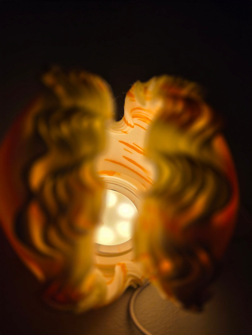 O11-s Ocean Petals Sculpted Mini Lamp image 1