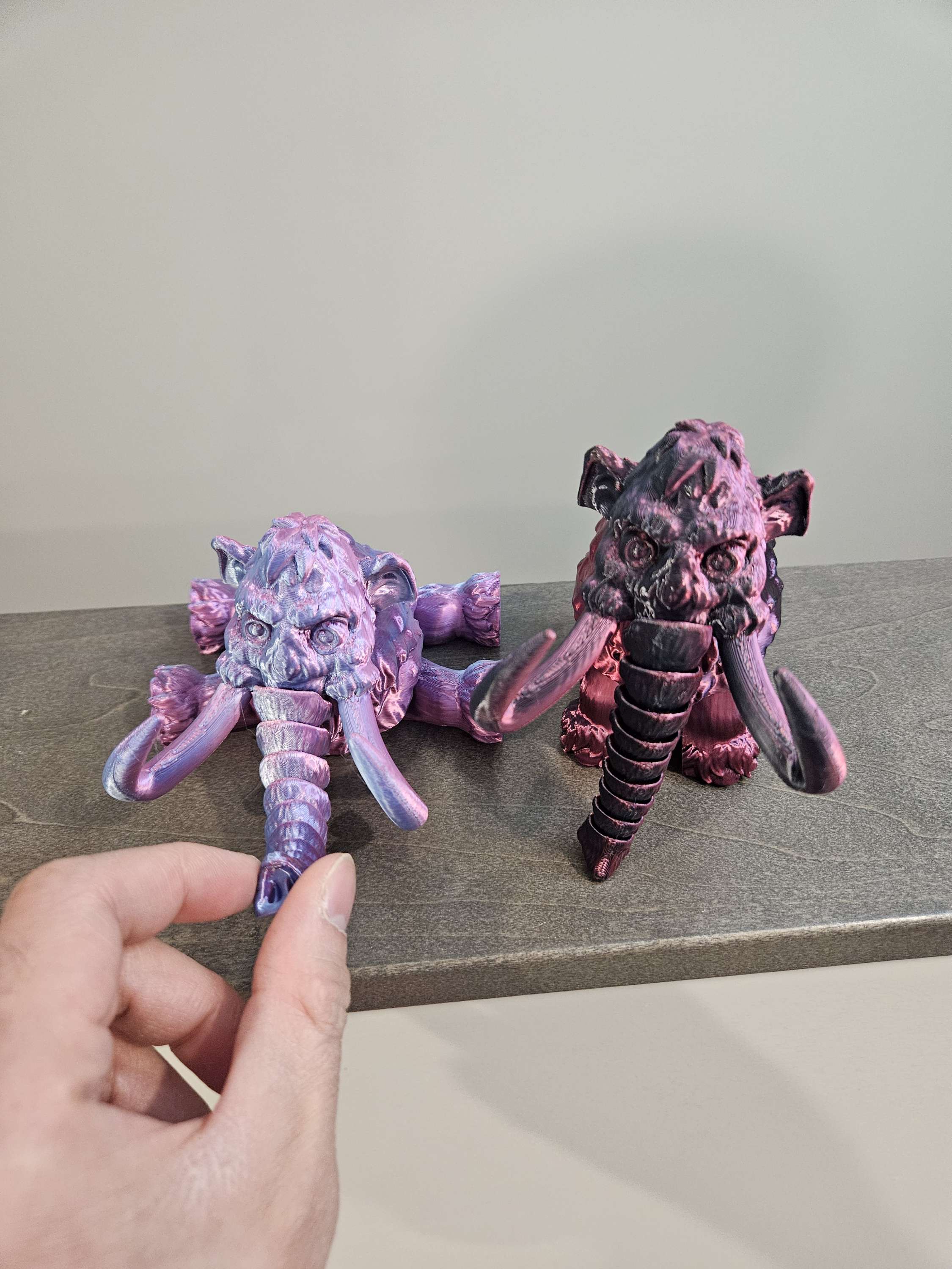 Mammoth Toy rose red/light blue or black/red image 2