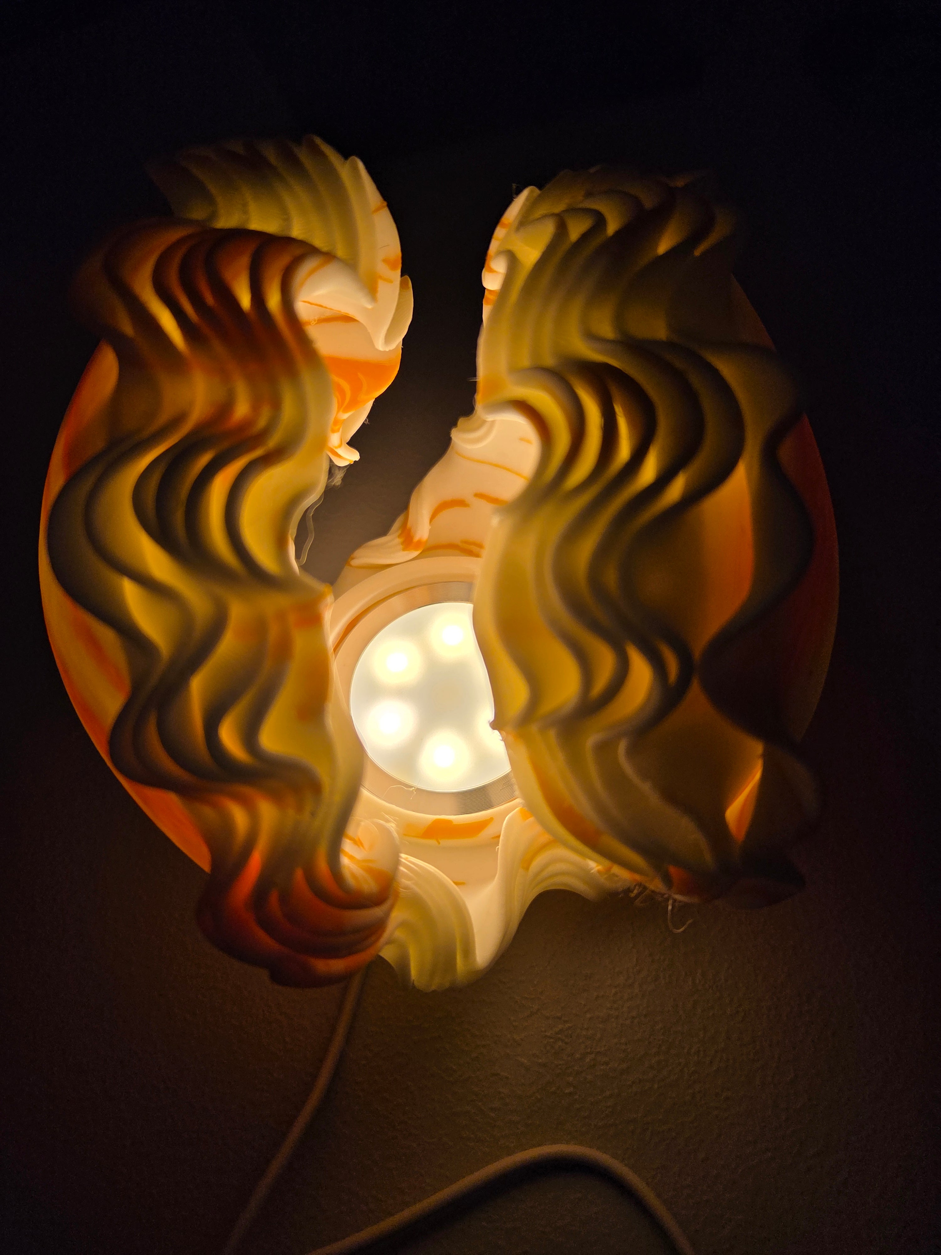 O11-s Ocean Petals Sculpted Mini Lamp image 3