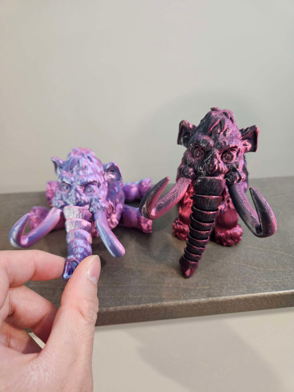 Mammoth Toy rose red/light blue or black/red image 4