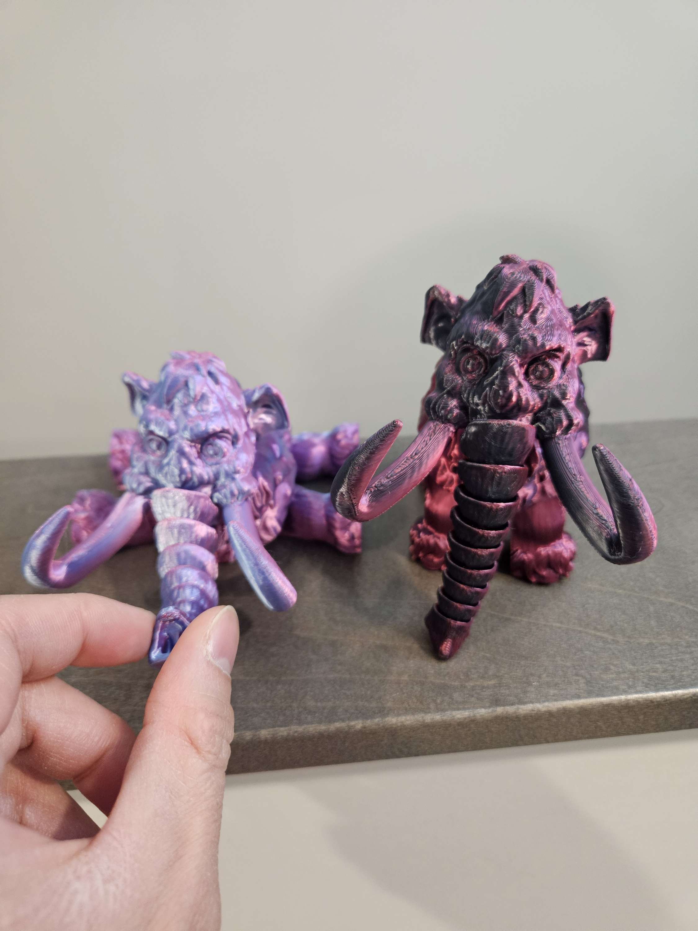 Mammoth Toy rose red/light blue or black/red image 4
