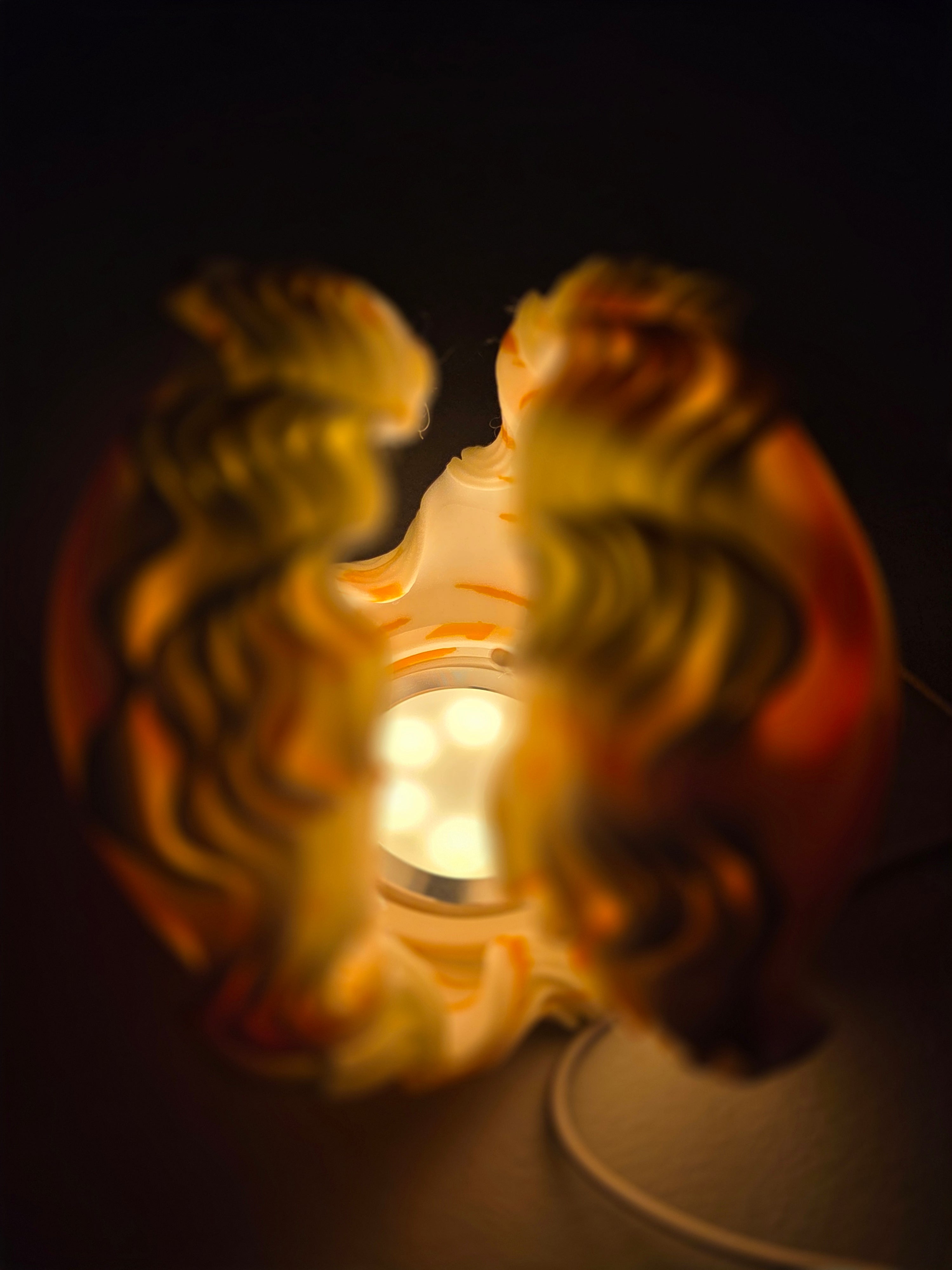 O11-s Ocean Petals Sculpted Mini Lamp image 2