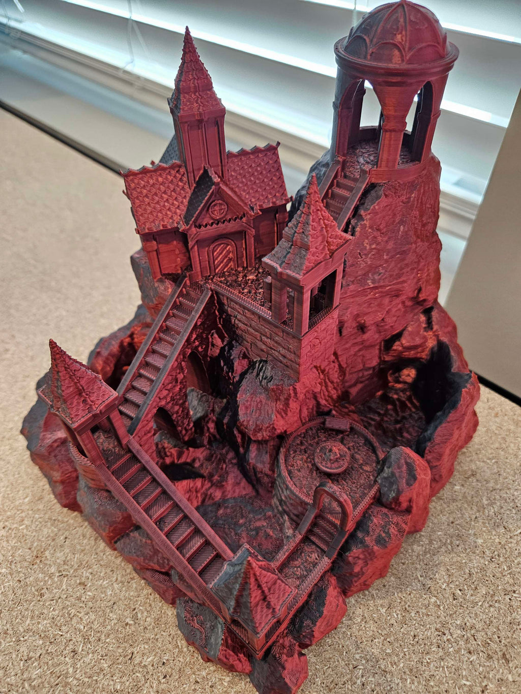 Forgotten city black/red image 3
