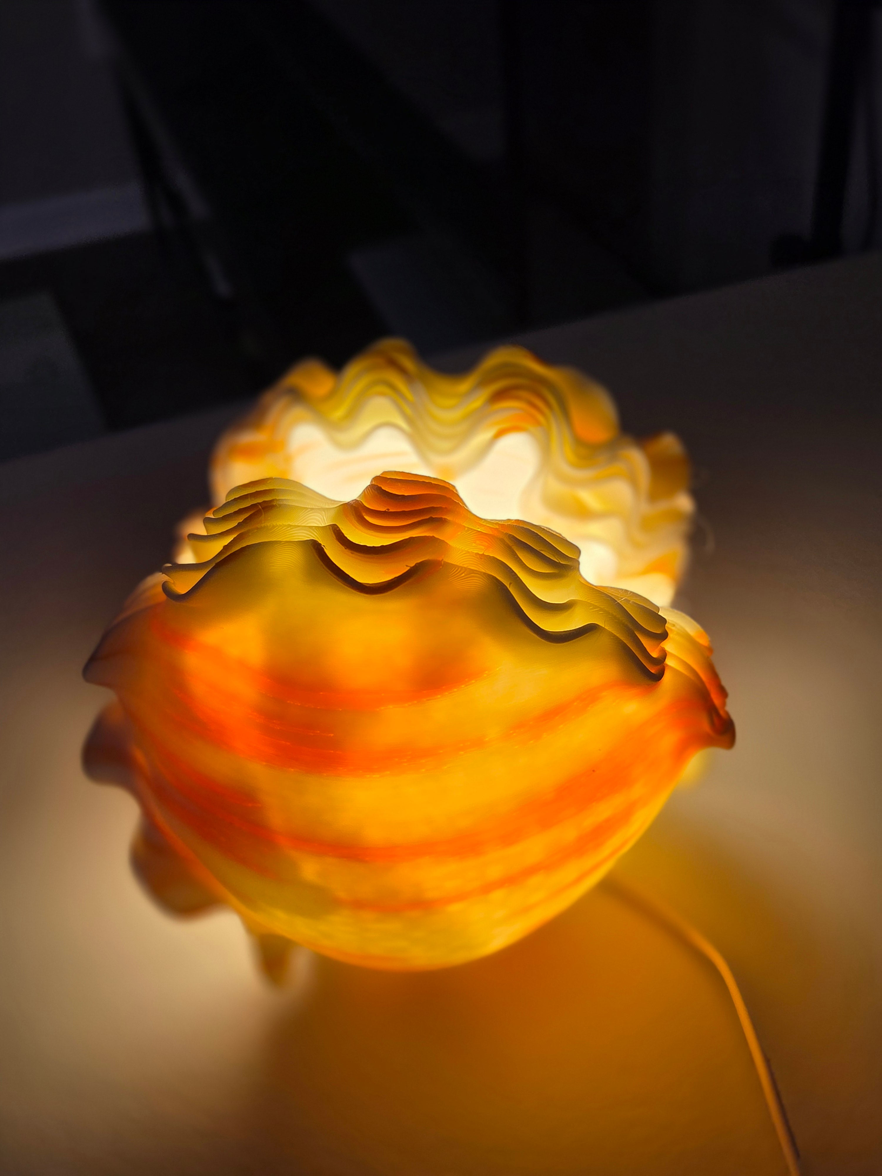 O11-s Ocean Petals Sculpted Mini Lamp image 4