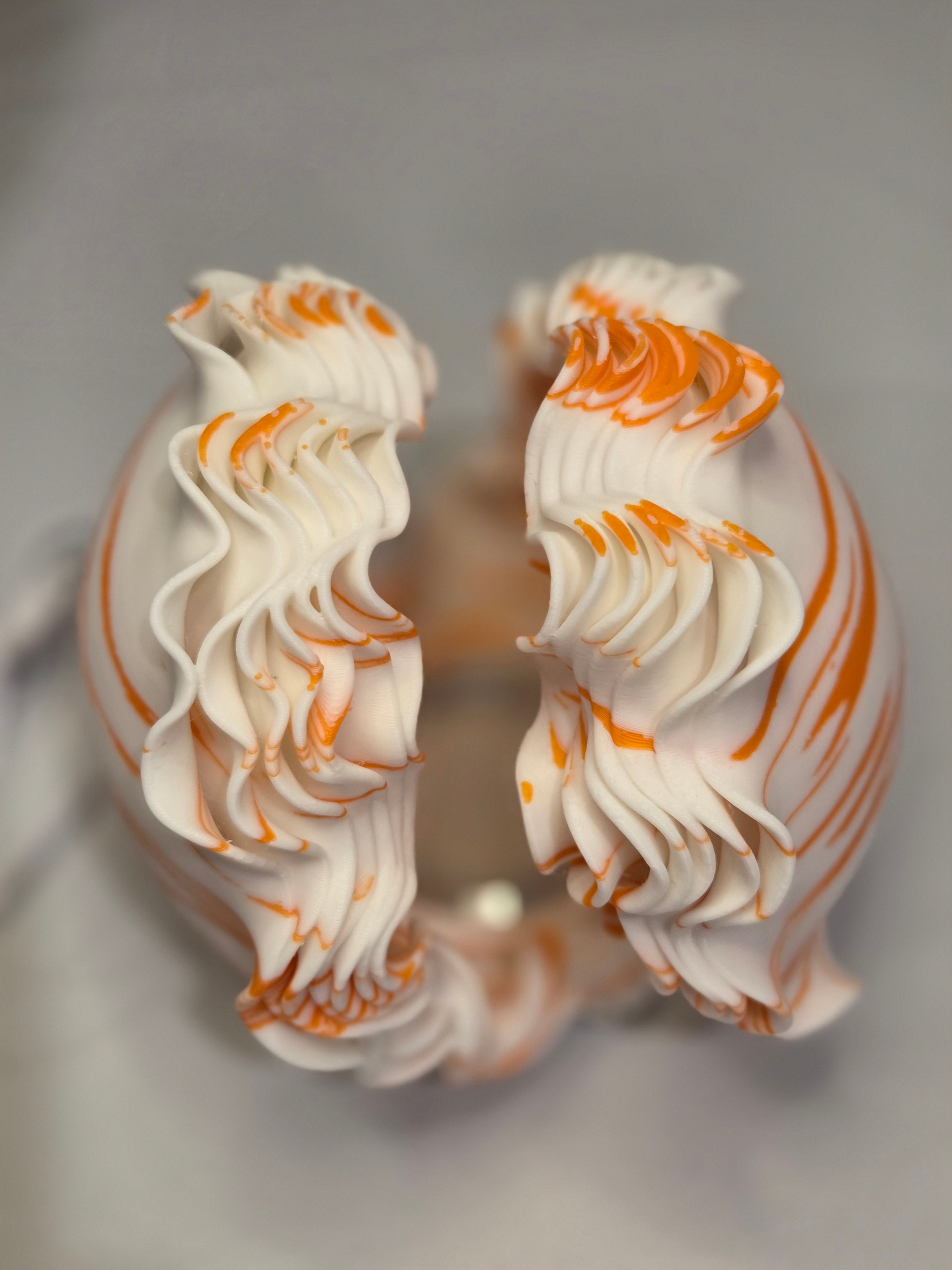 O11-s Ocean Petals Sculpted Mini Lamp image 10
