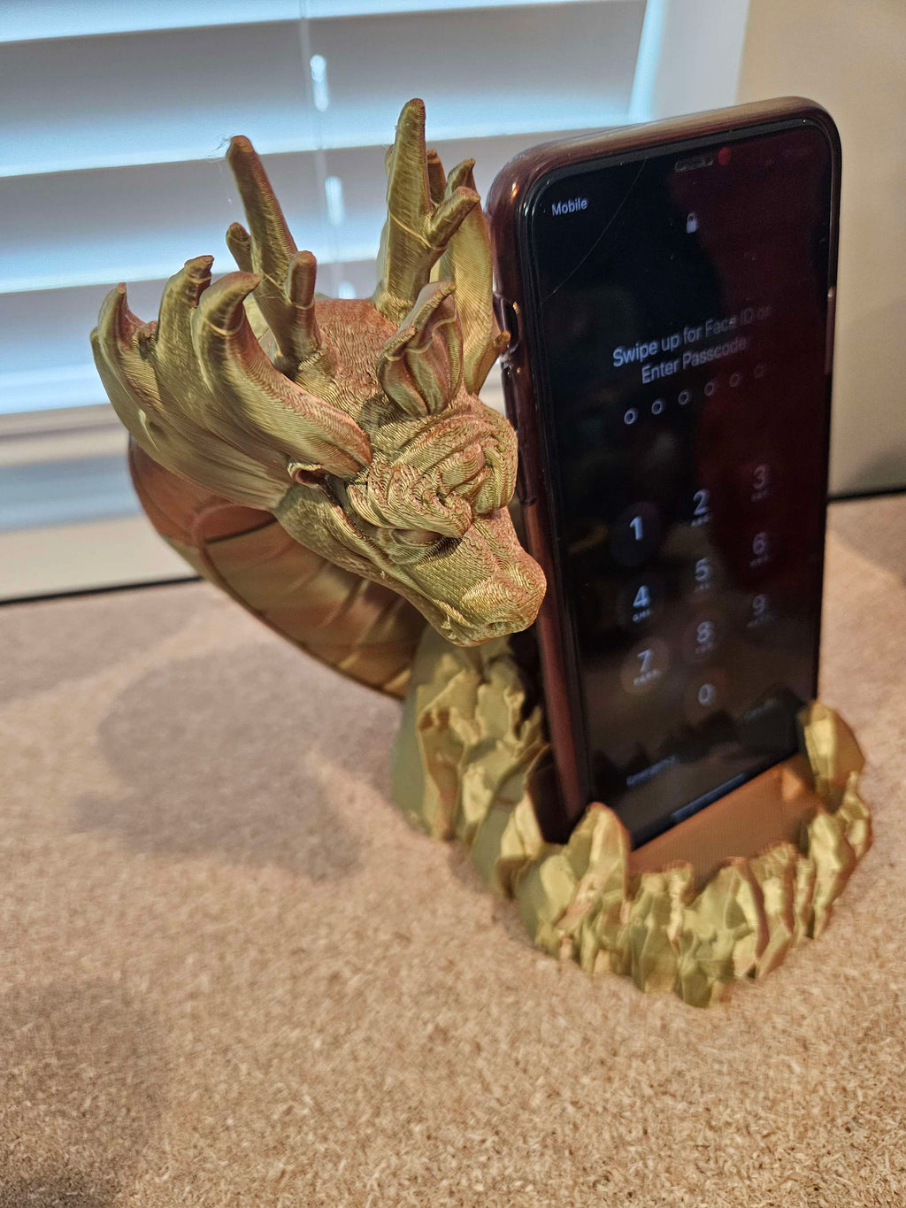 Dragon holder phone image 6