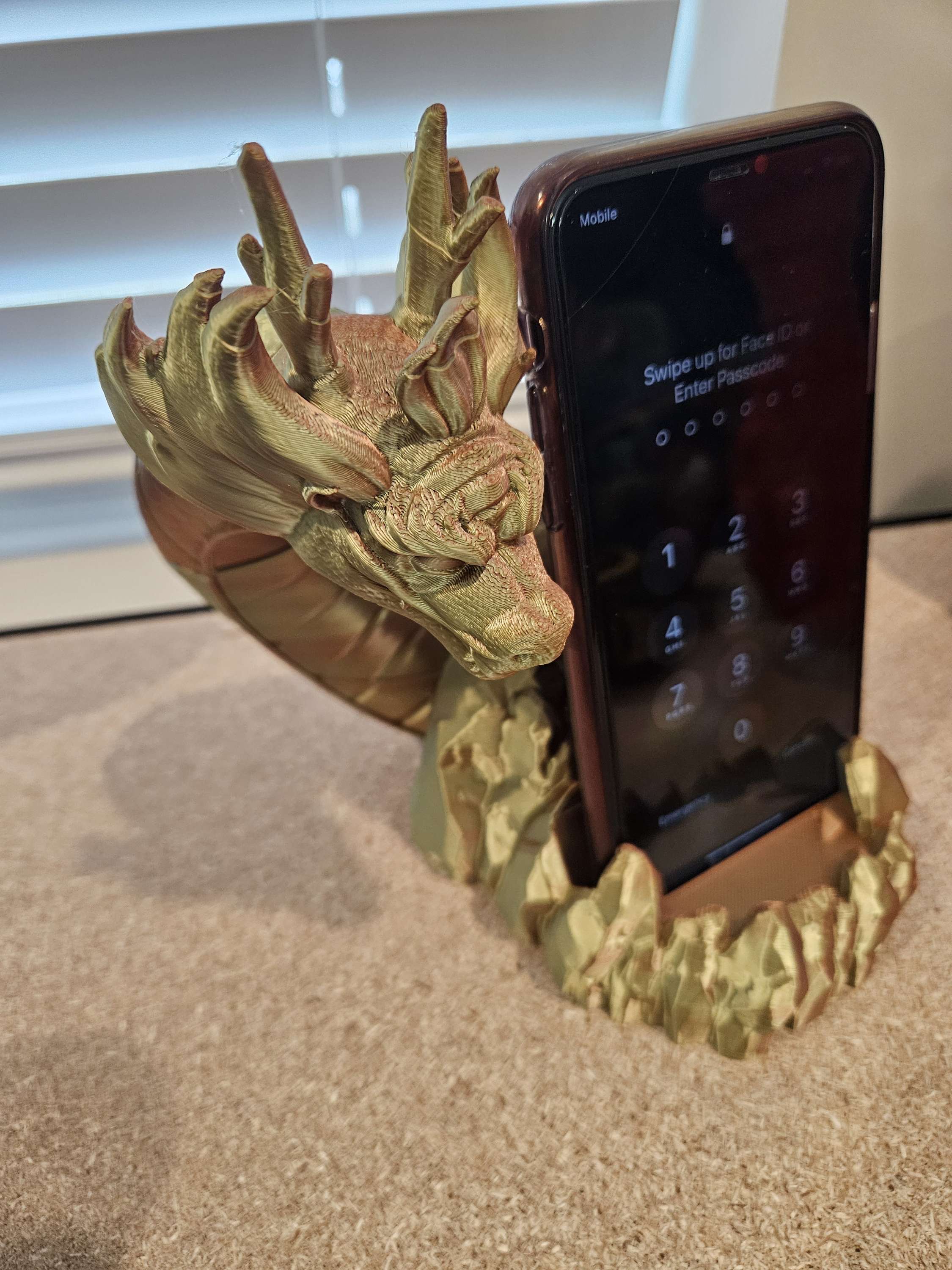 Dragon holder phone image 6