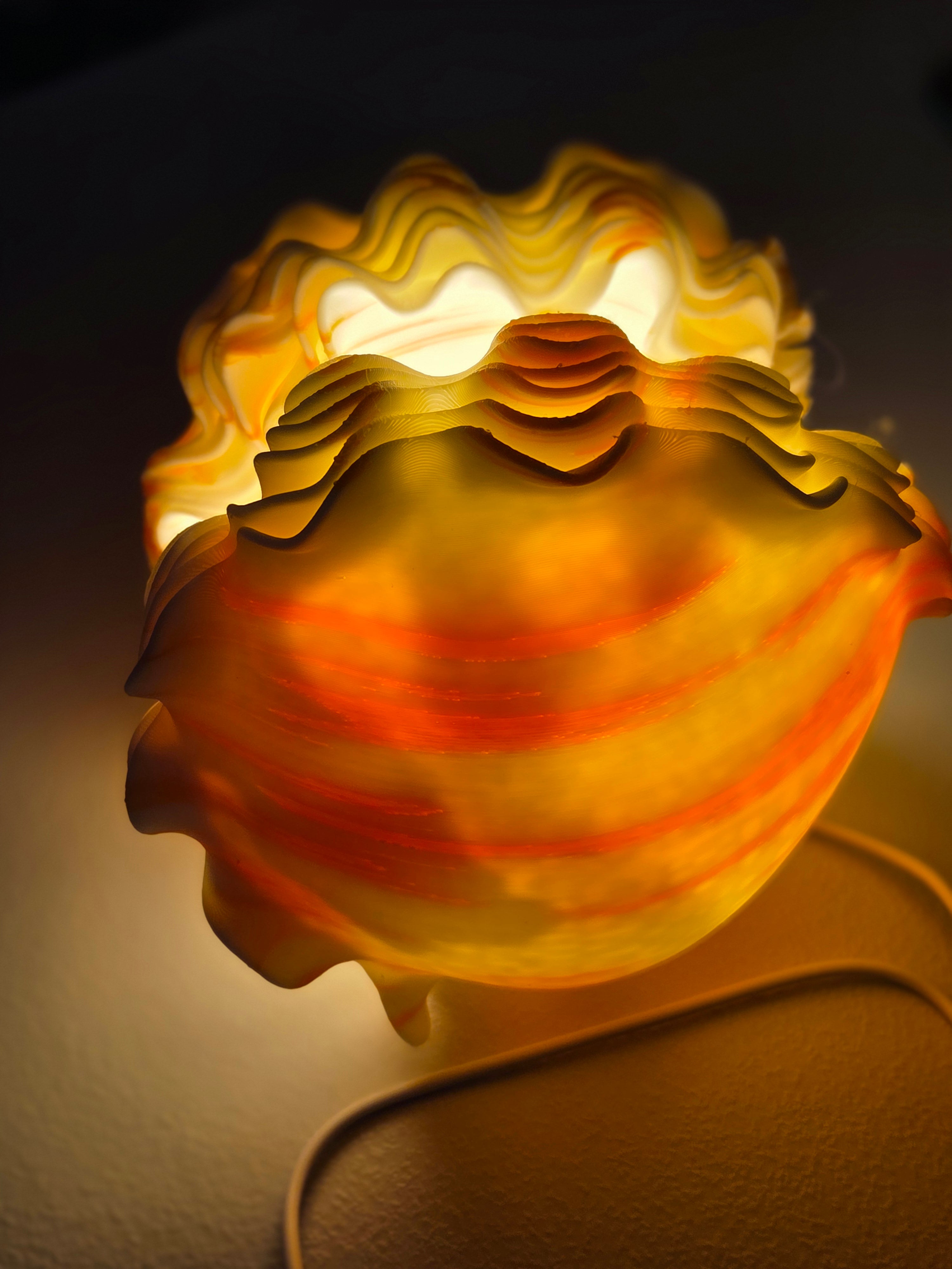 O11-s Ocean Petals Sculpted Mini Lamp image 6