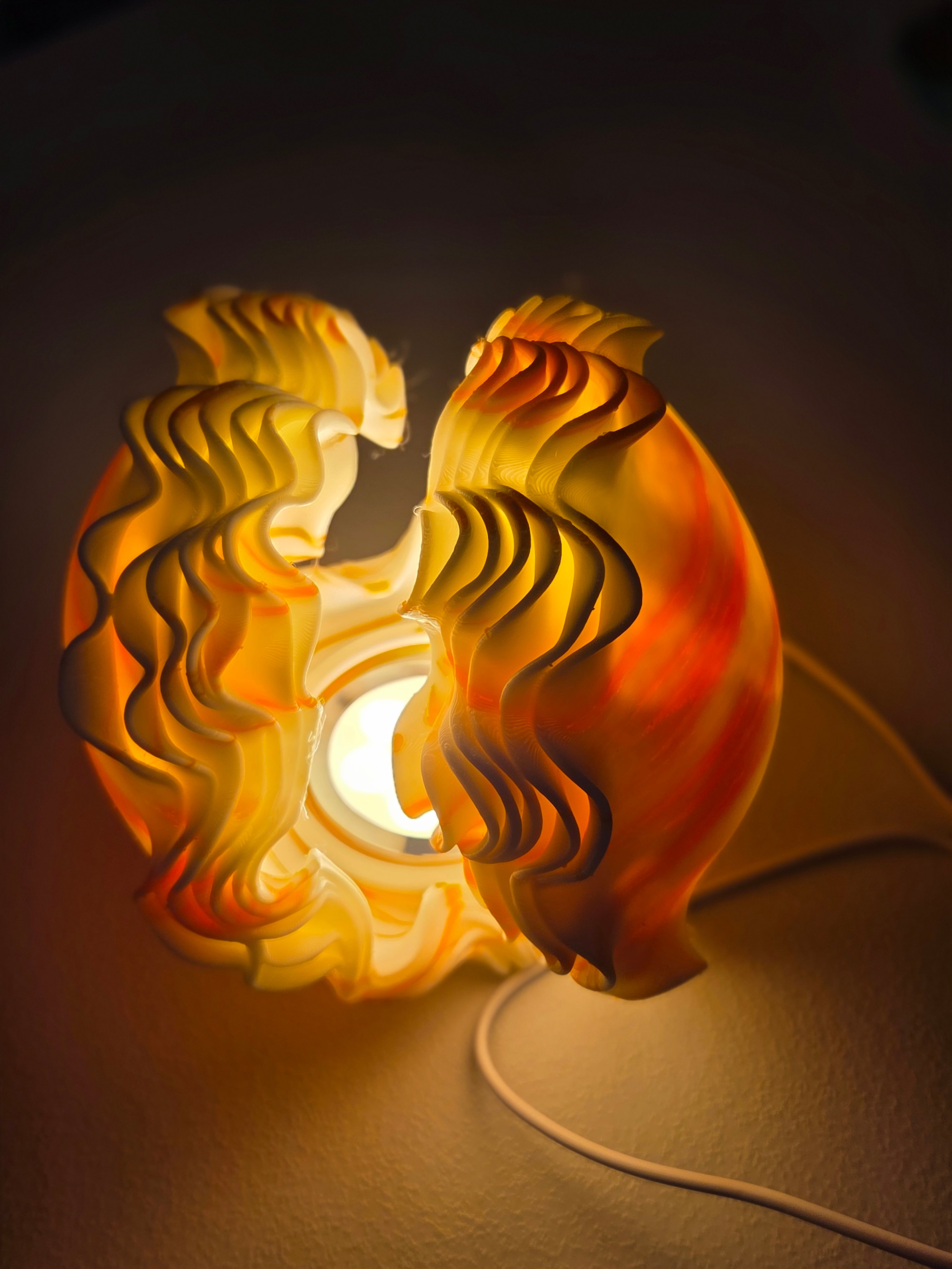 O11-s Ocean Petals Sculpted Mini Lamp image 0