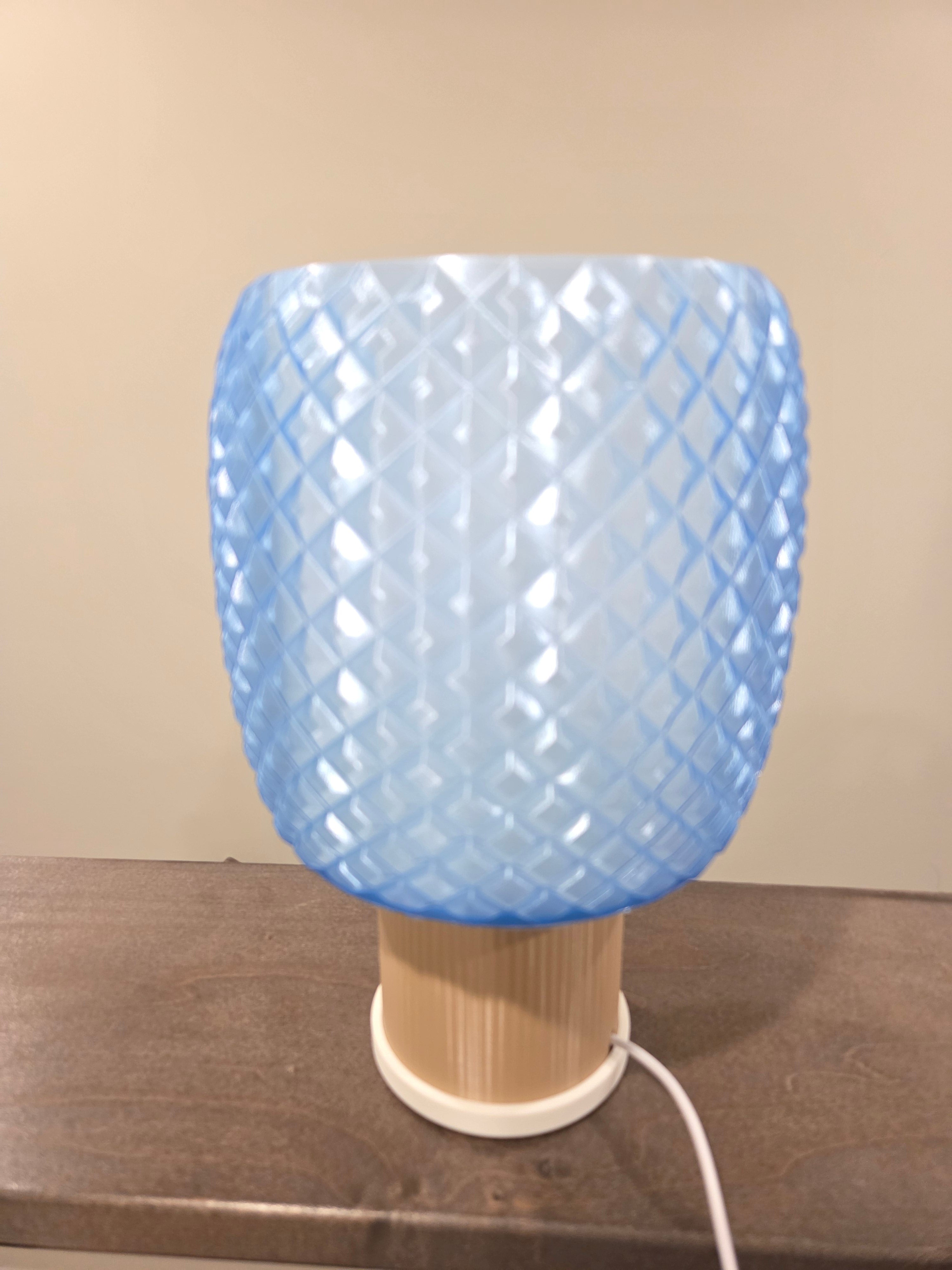 Rhombus Grid translucent light 3D usb plug image 1