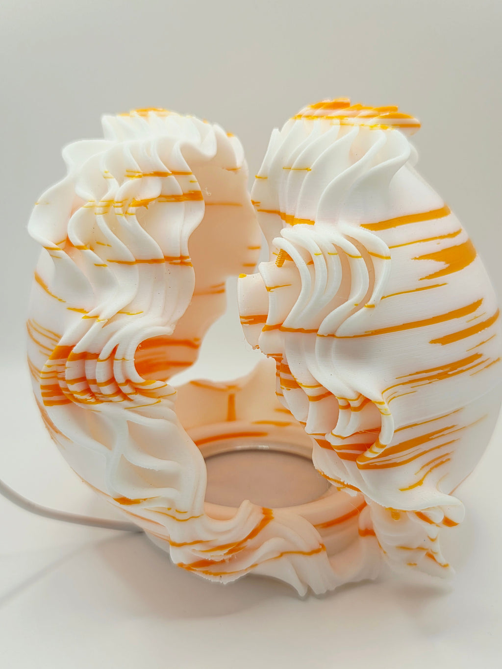 O11-s Ocean Petals Sculpted Mini Lamp