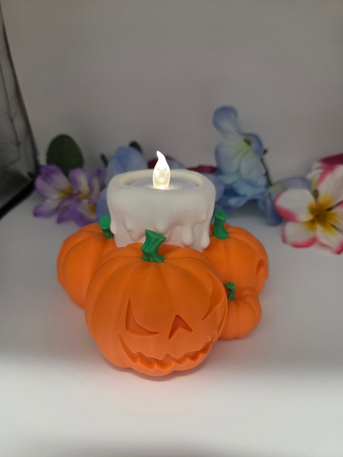 DJM 3D SHOP Candlelight Pumpkins table lamp with illuminated pumpkin design, perfect for cozy home decor and ambient lighting.